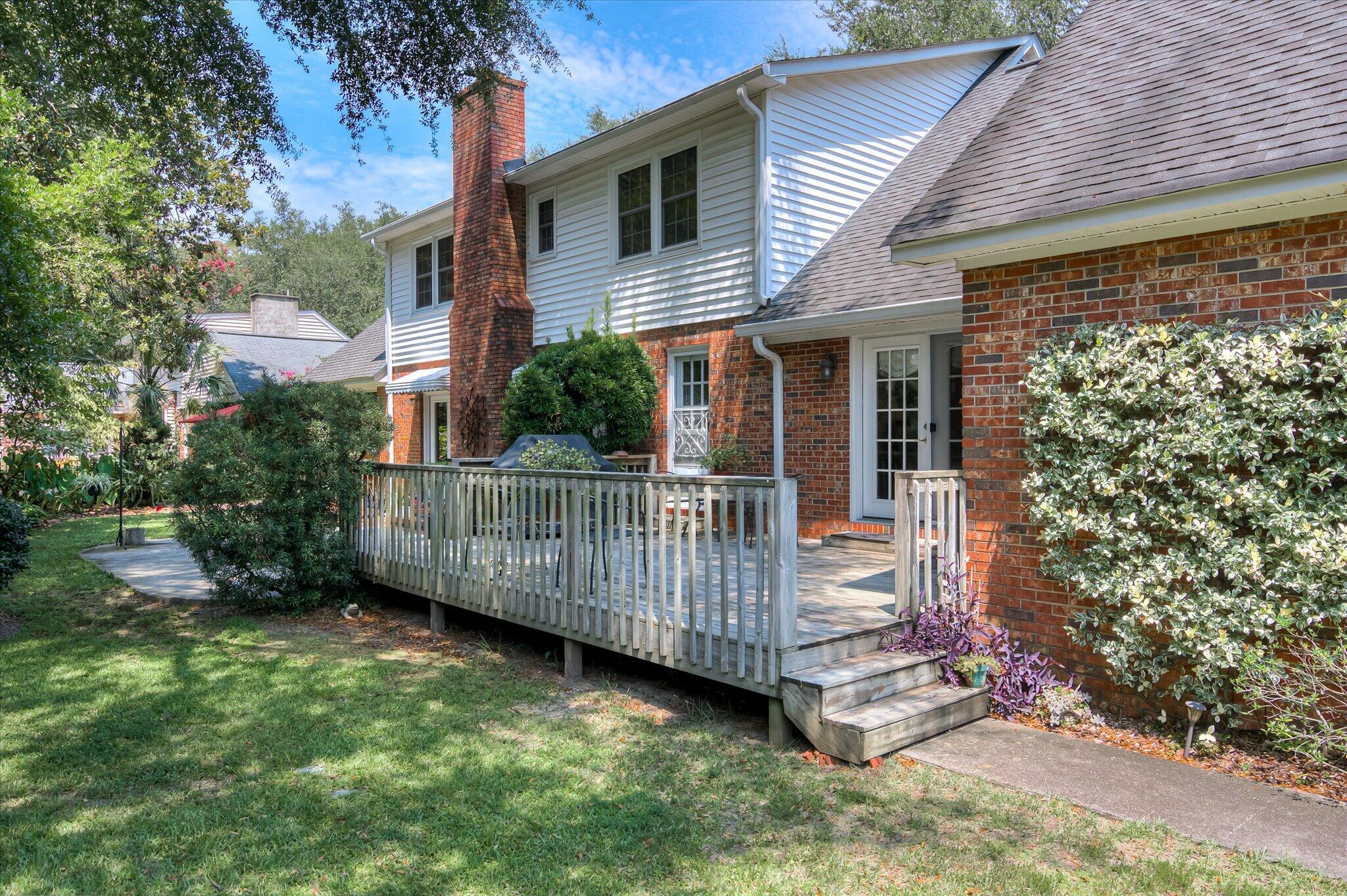 235 Ray Lane SE