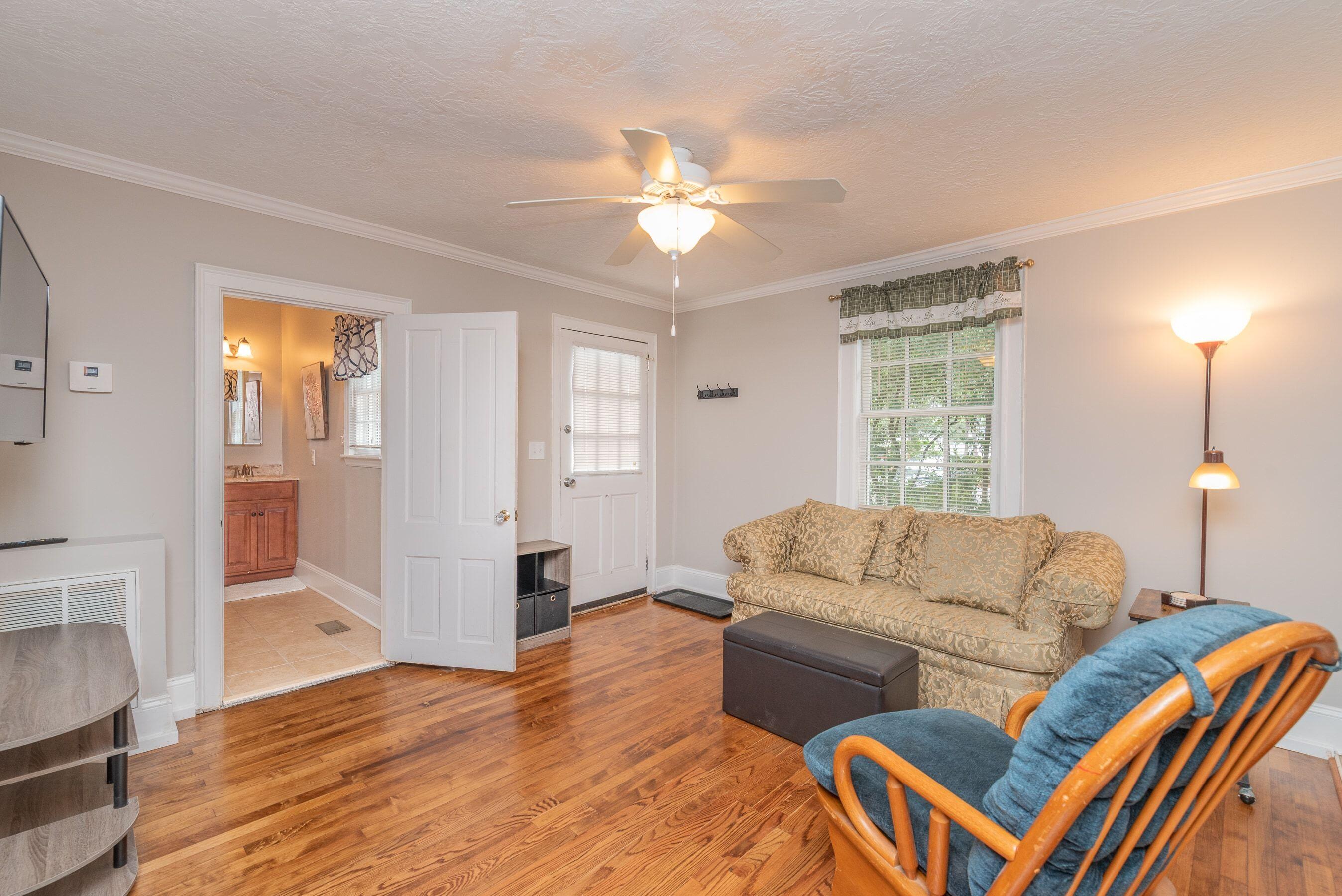 105 Florence Street, 103