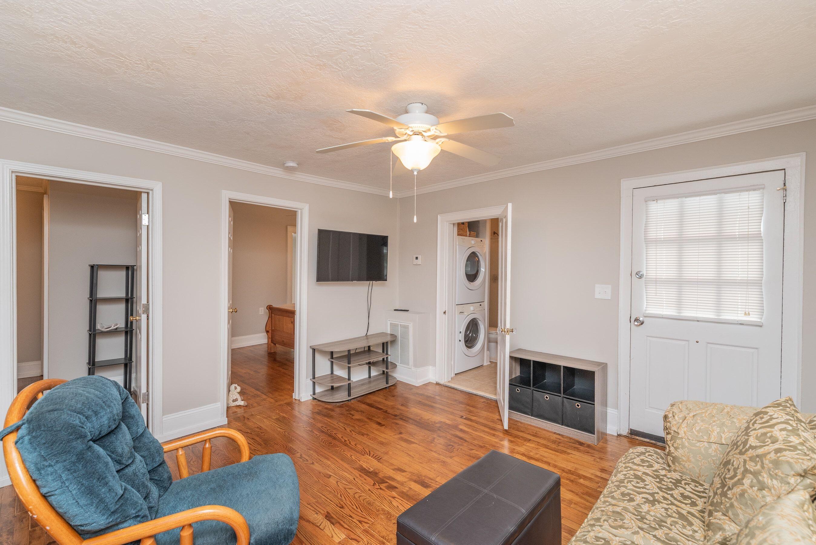 105 Florence Street, 103