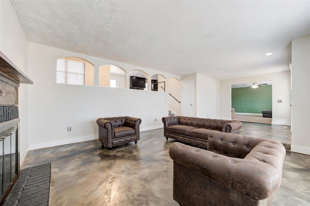 11809 Dover Circle