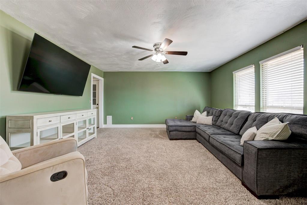 11809 Dover Circle