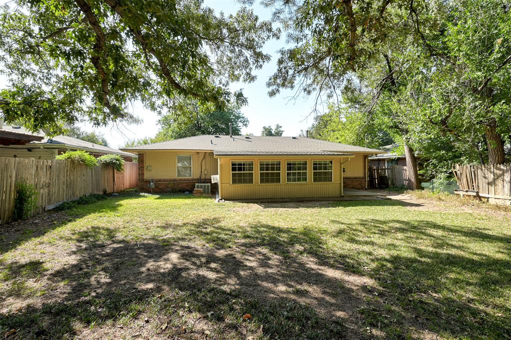 2131 Carlton Way