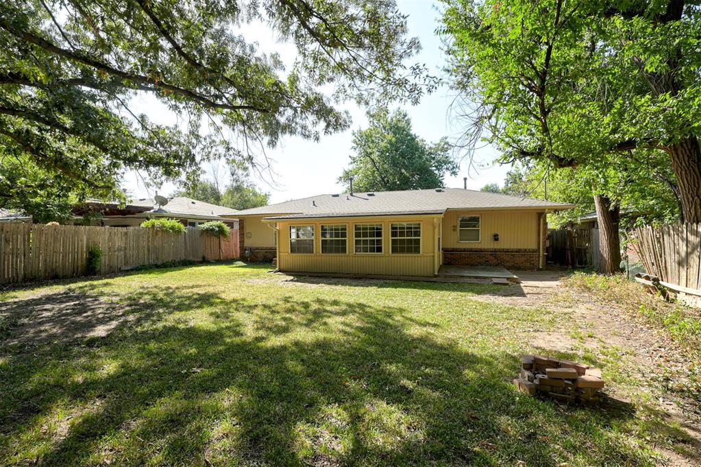 2131 Carlton Way