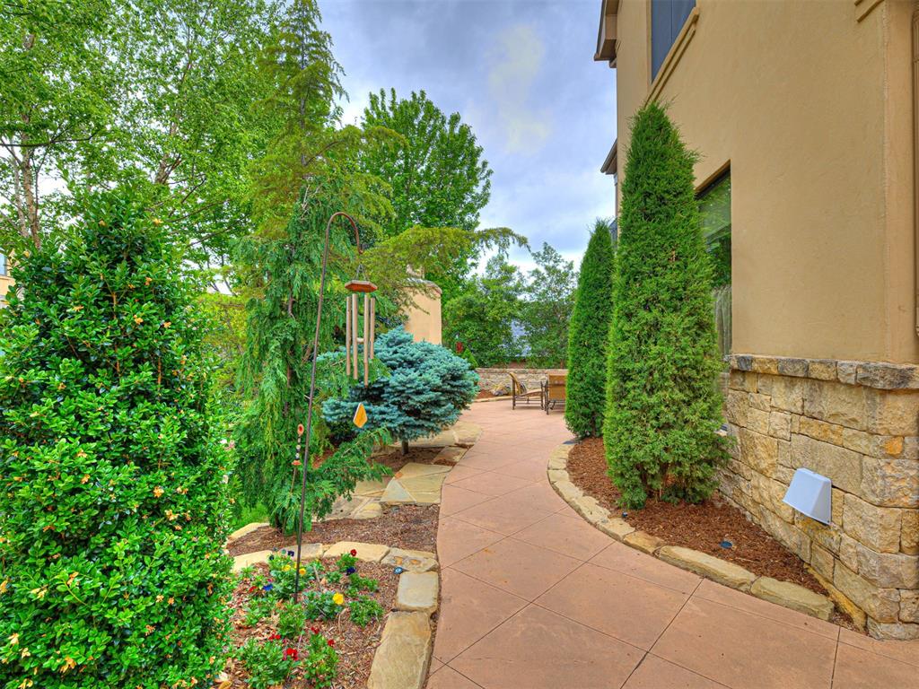 2116 Woodcrest Lane