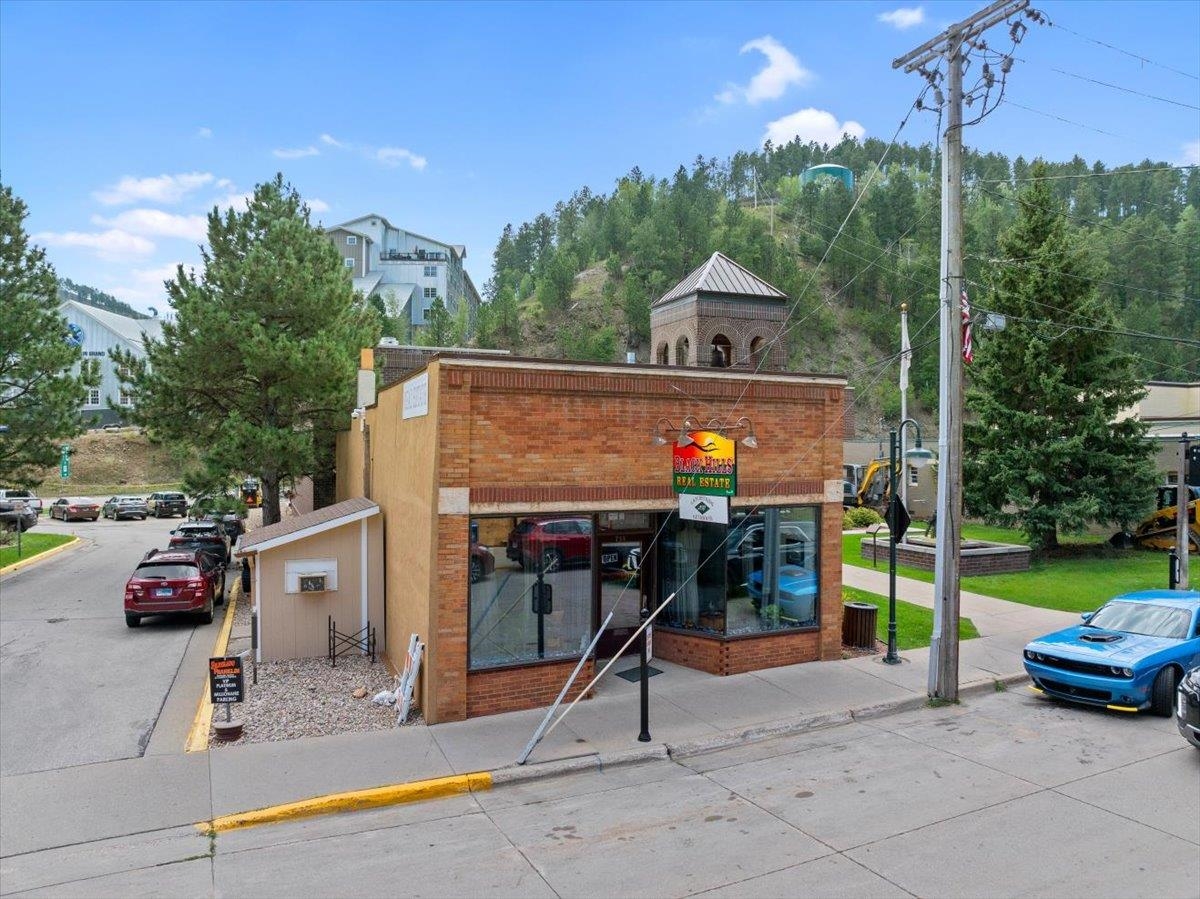 735 Main Street