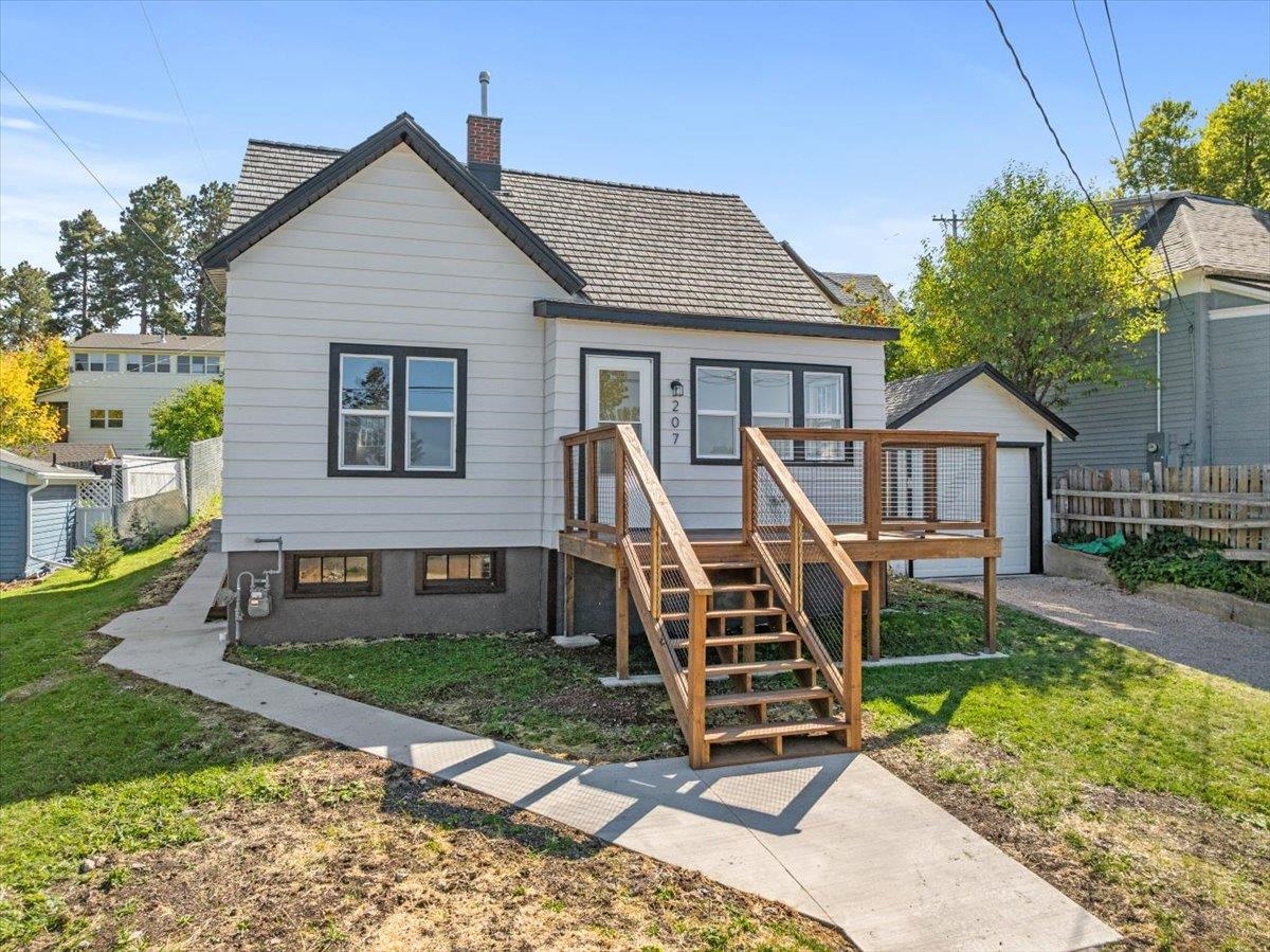 207 E Summit Street