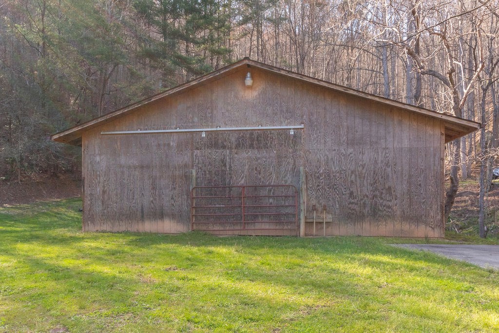 472 Hallelujah Acres