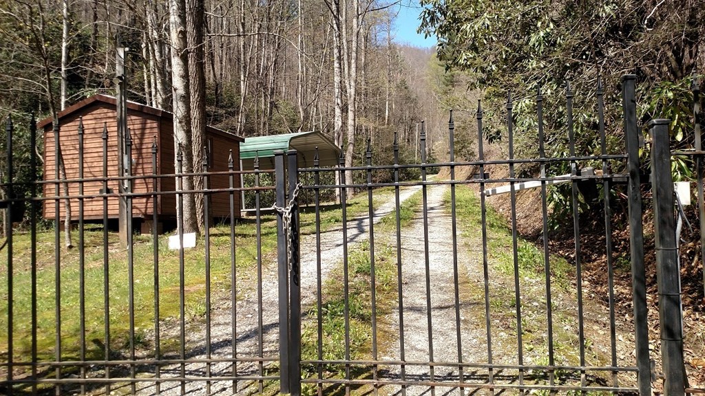 472 Hallelujah Acres