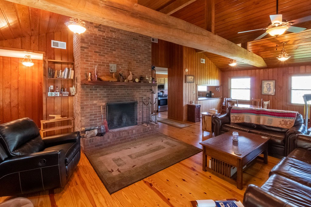 472 Hallelujah Acres