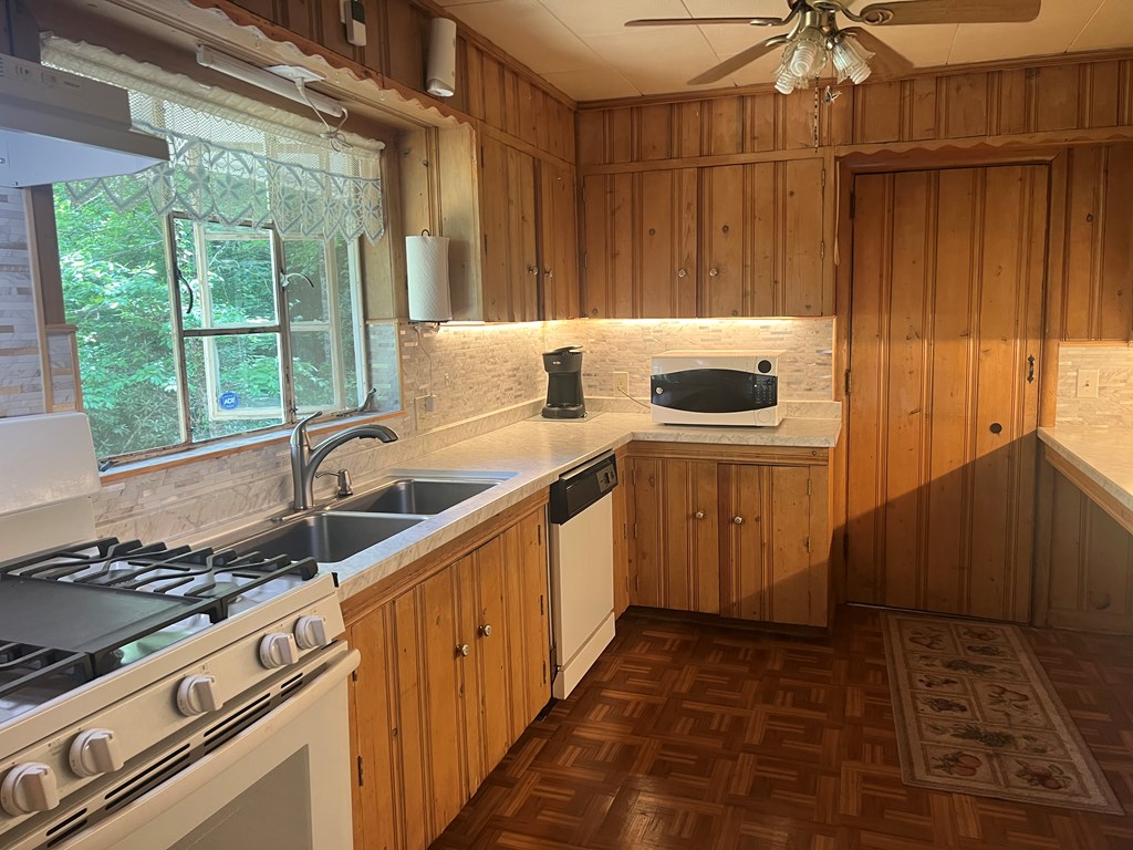 2060 Sam Dills Rd