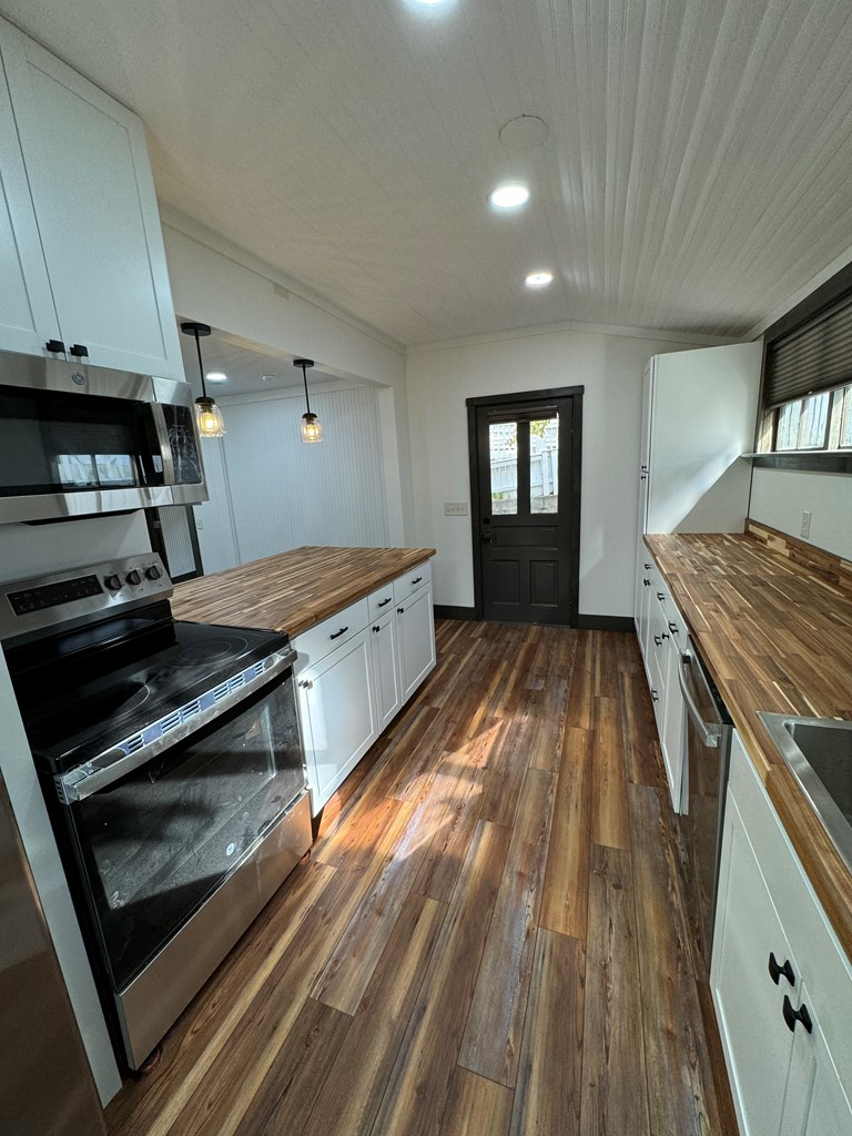 555 W Main St