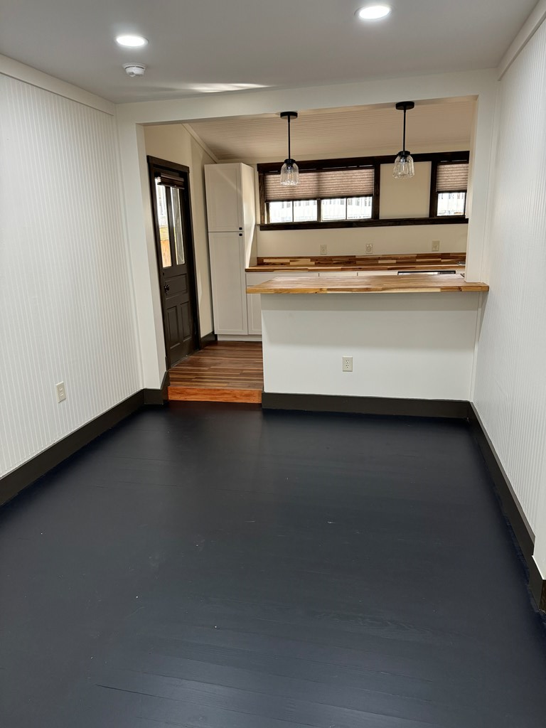 555 W Main St