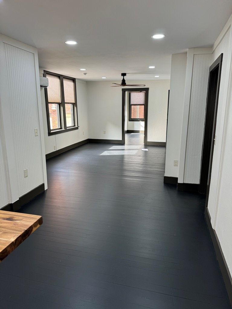 555 W Main St