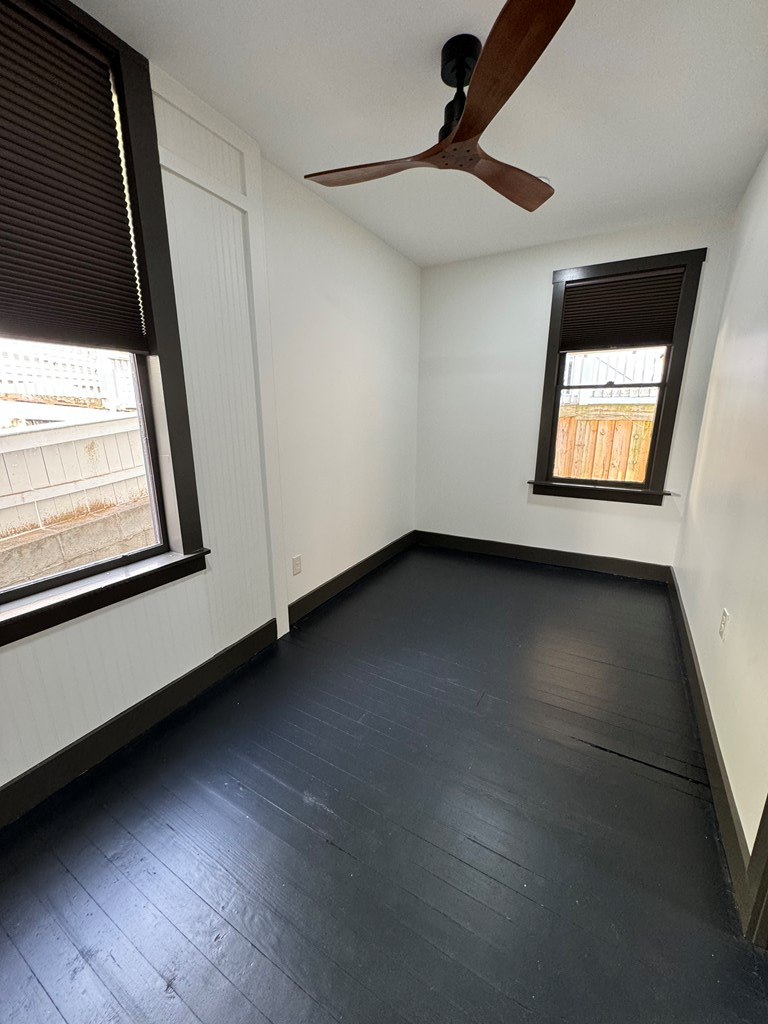 555 W Main St