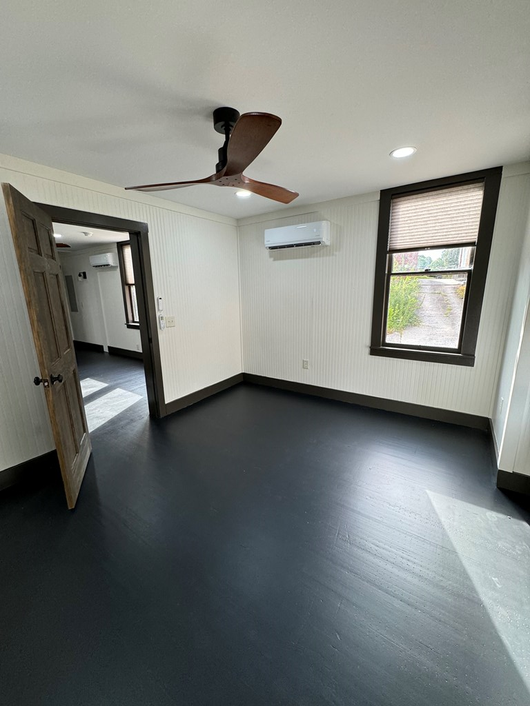 555 W Main St