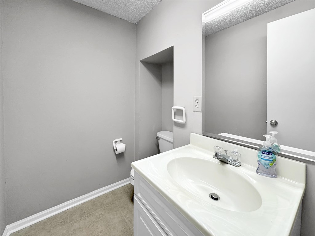 1695 Skyland Drive