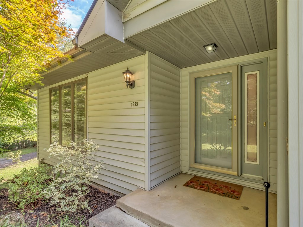 1695 Skyland Drive