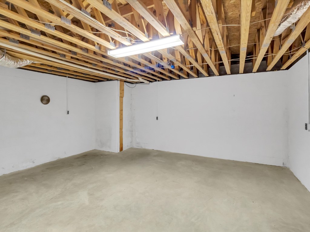 1695 Skyland Drive
