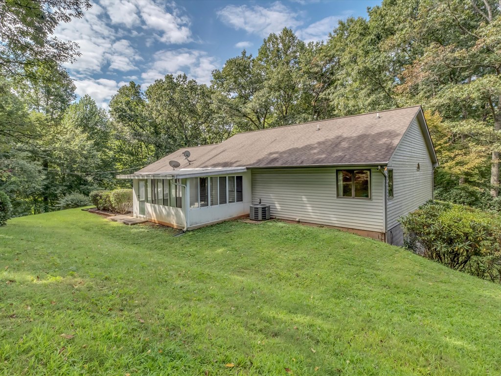 1695 Skyland Drive