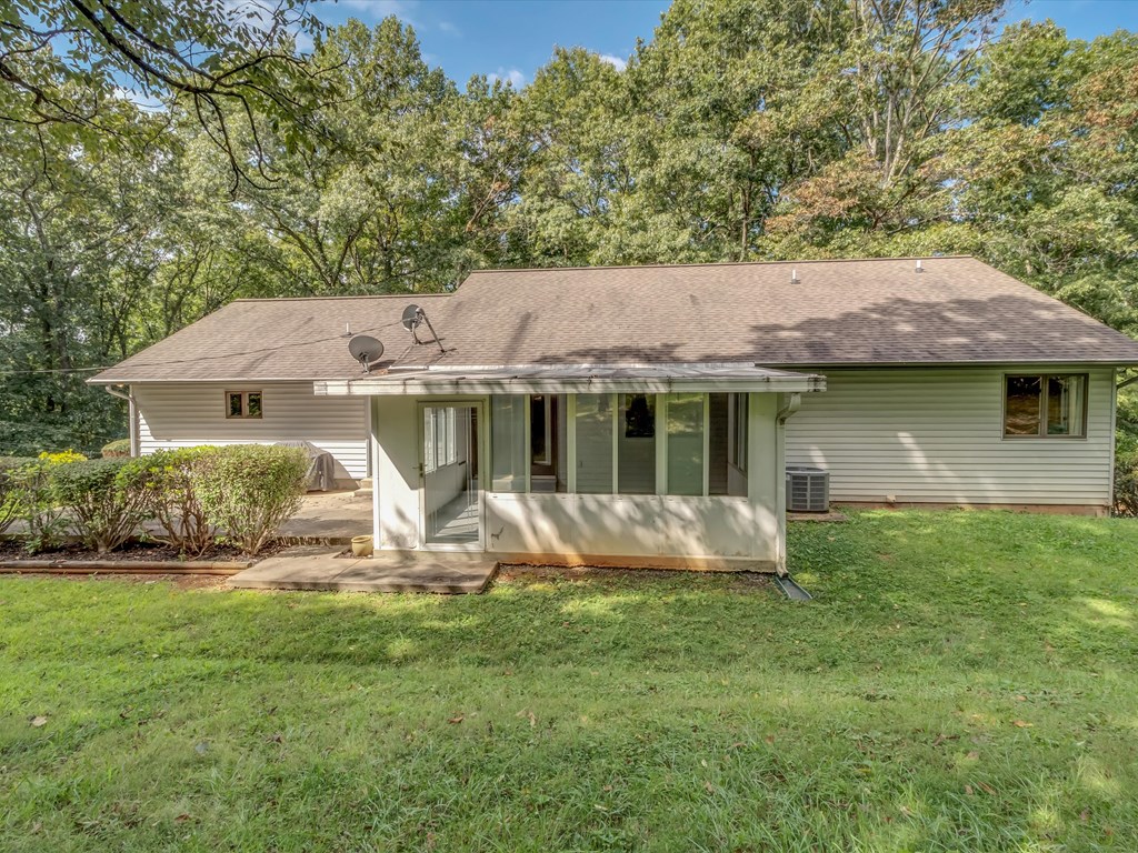 1695 Skyland Drive