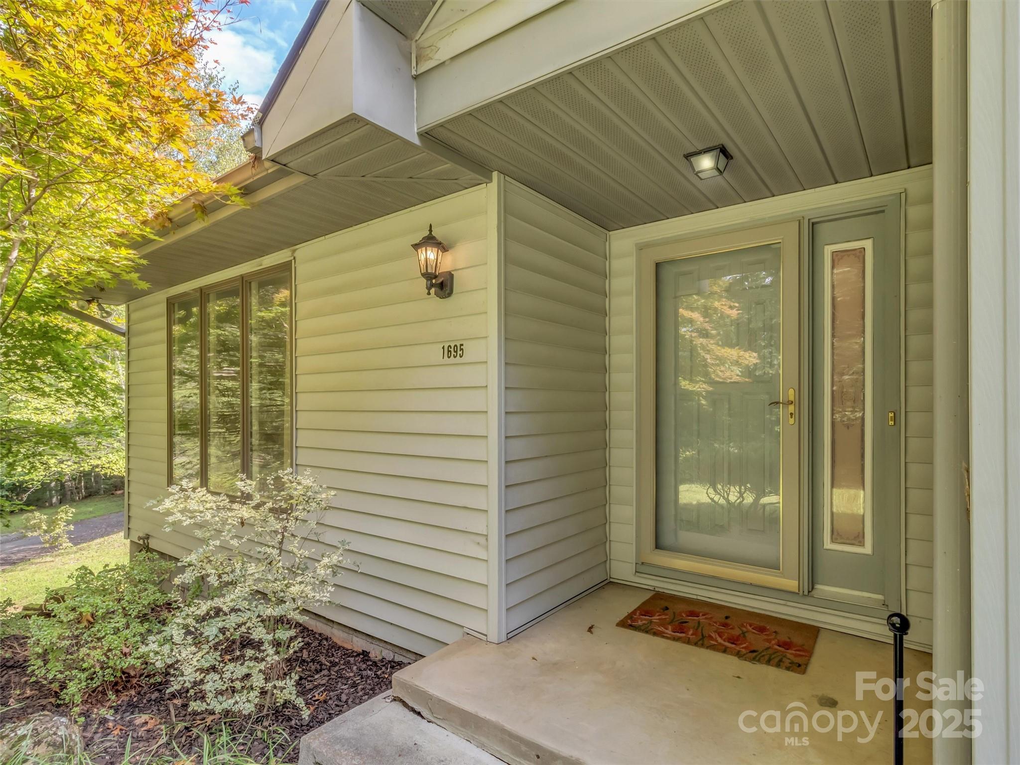 1695 Skyland Drive