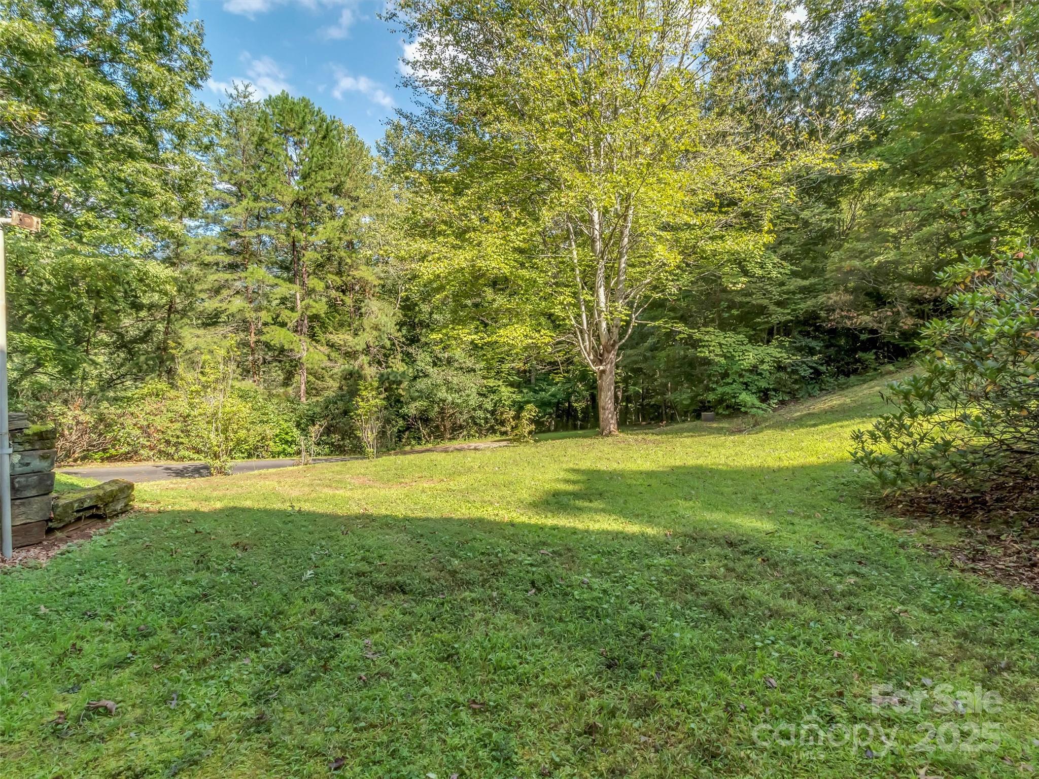 1695 Skyland Drive