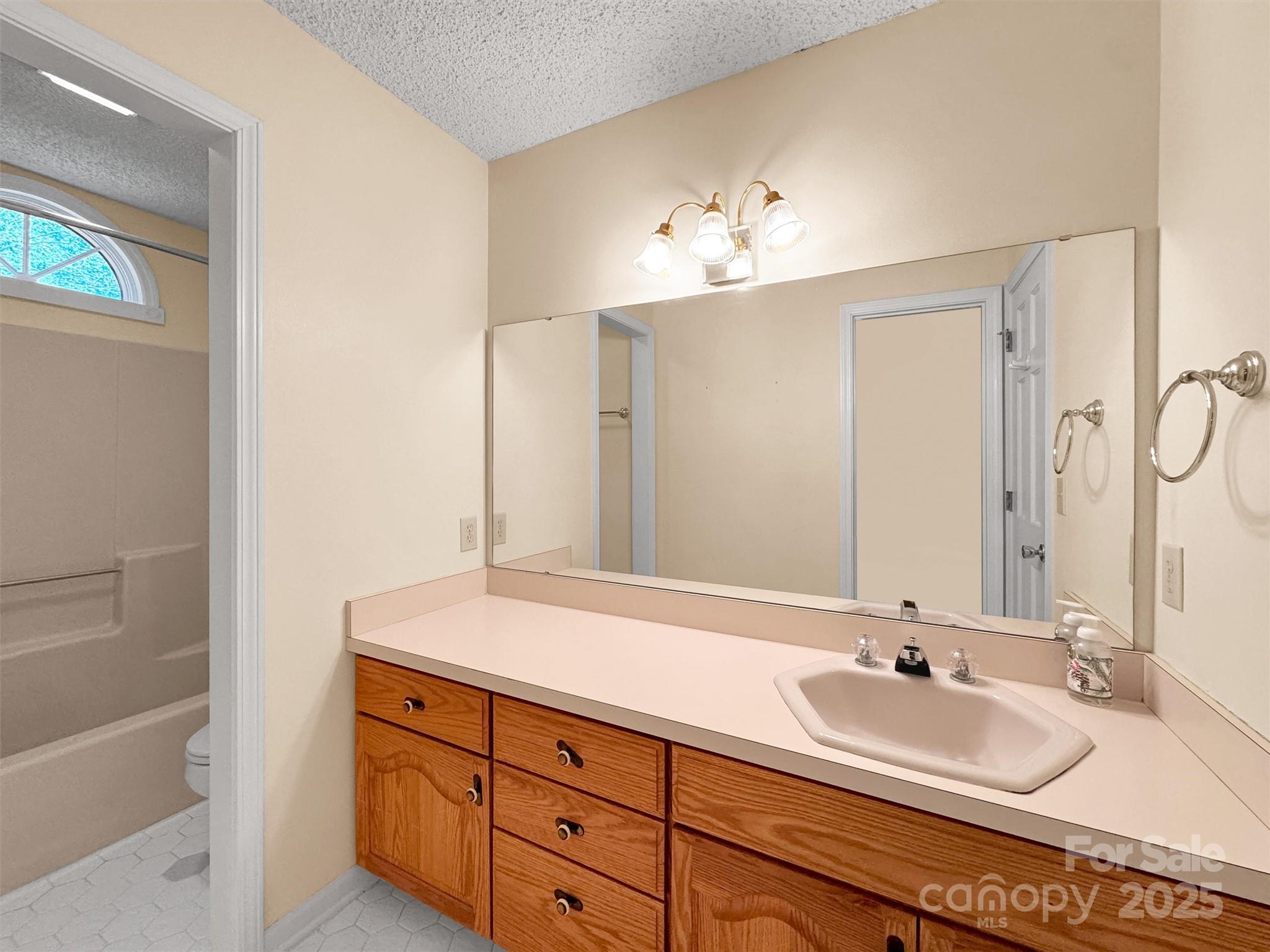 1695 Skyland Drive