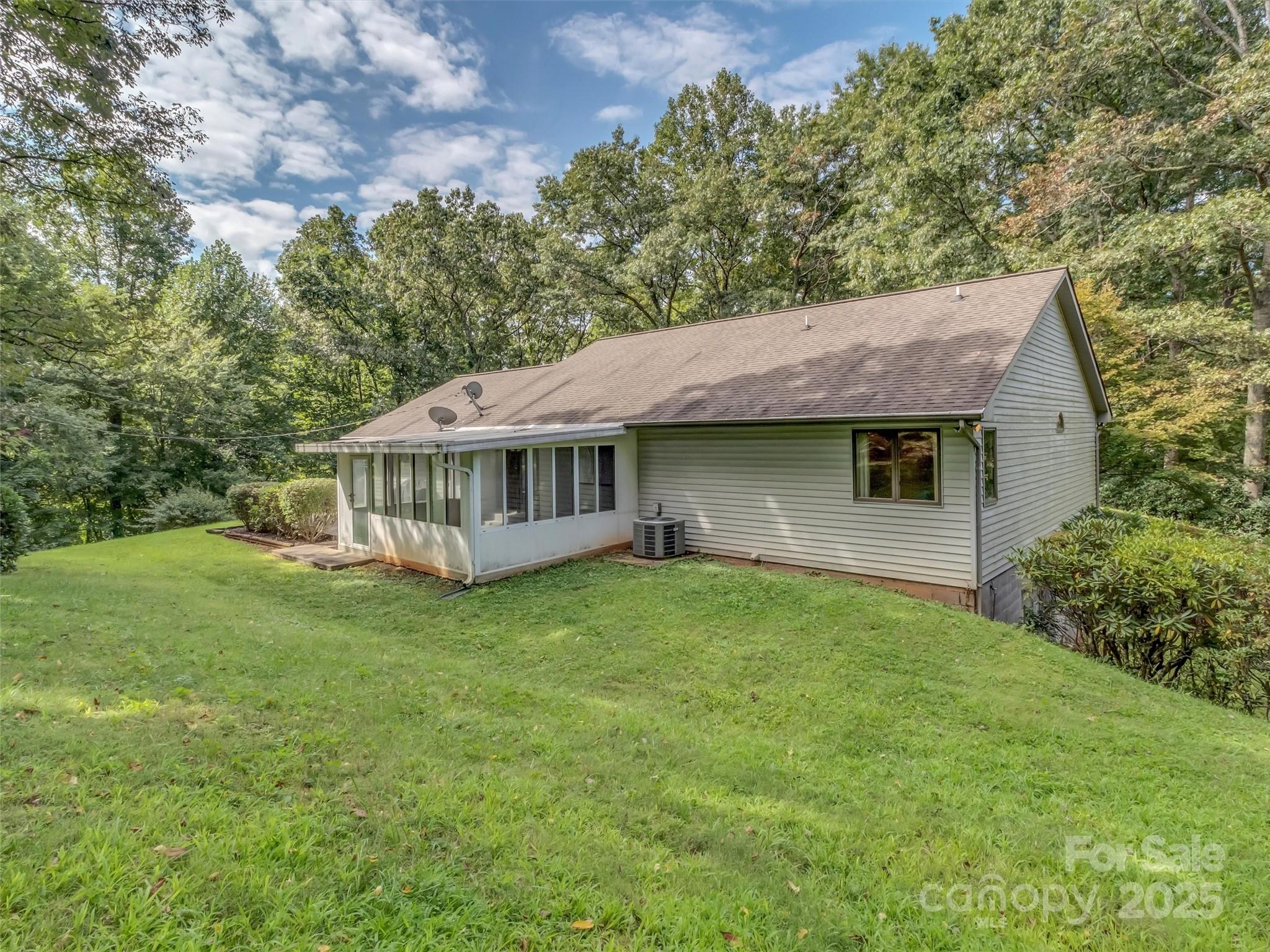 1695 Skyland Drive