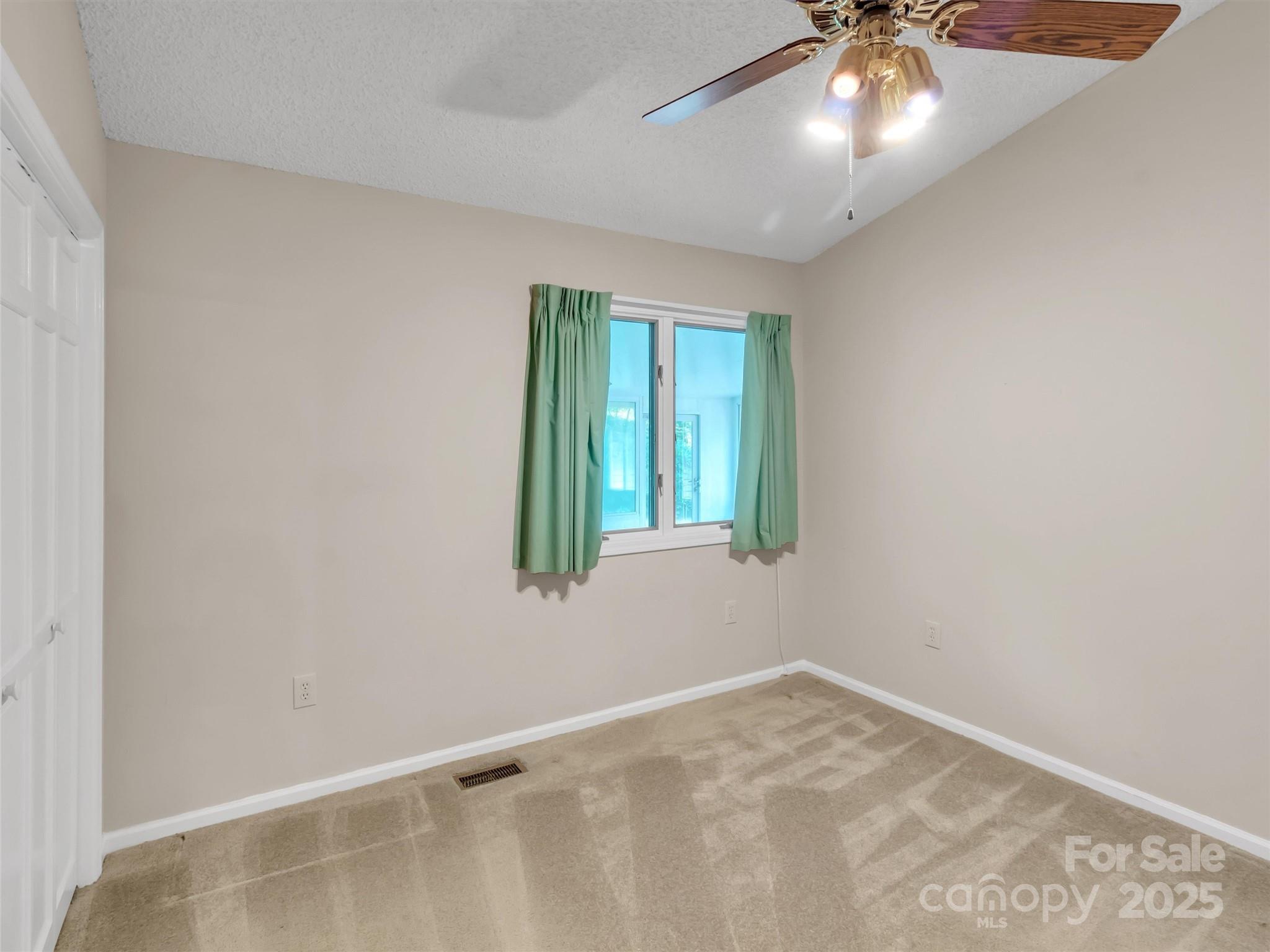 1695 Skyland Drive