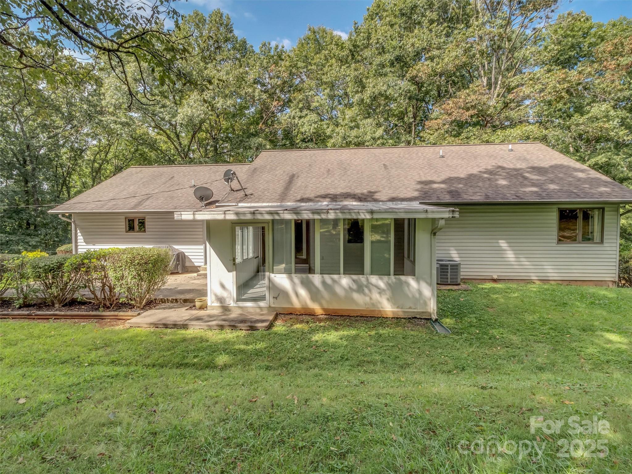1695 Skyland Drive