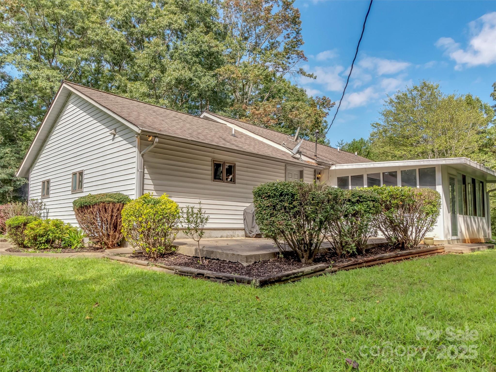 1695 Skyland Drive