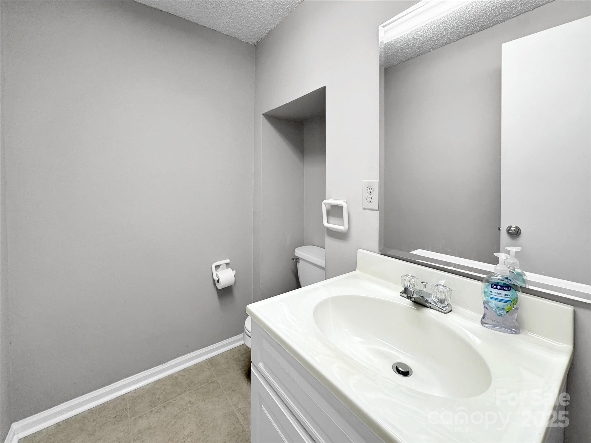 1695 Skyland Drive