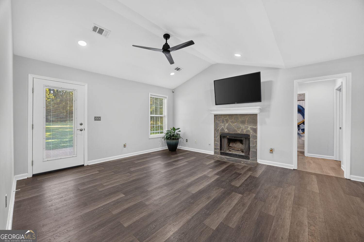 2078 Highway 81 W