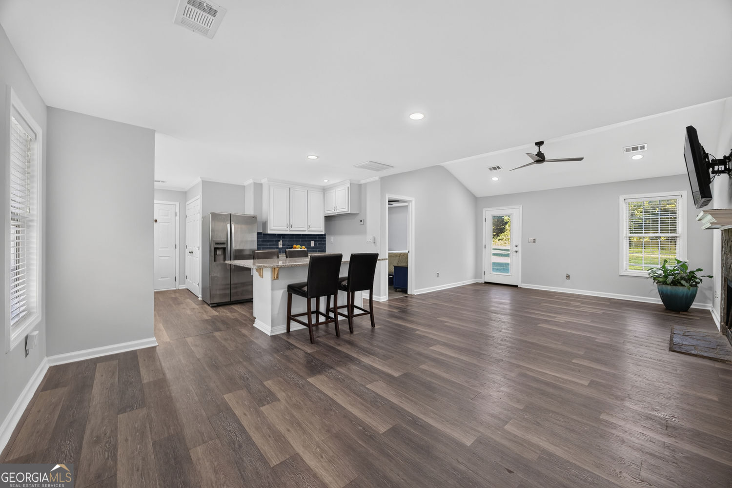 2078 Highway 81 W