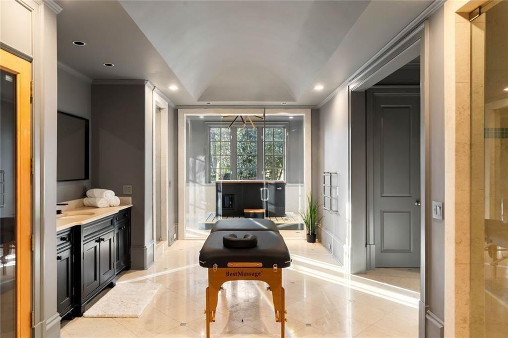 4076 Glen Devon Drive NW