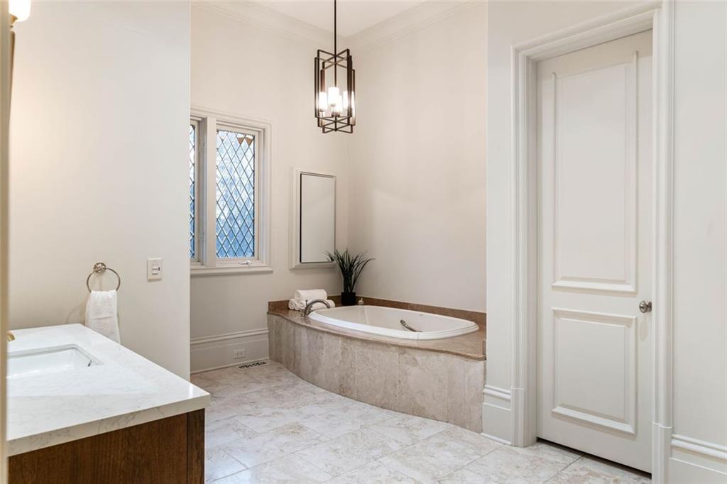 4076 Glen Devon Drive NW