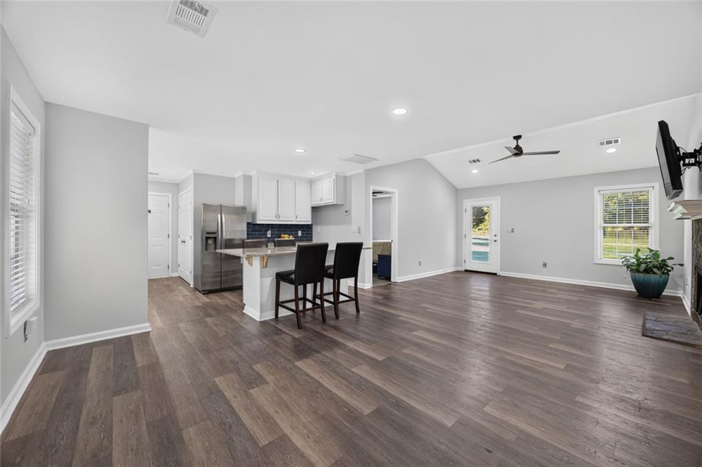 2078 Highway 81 W