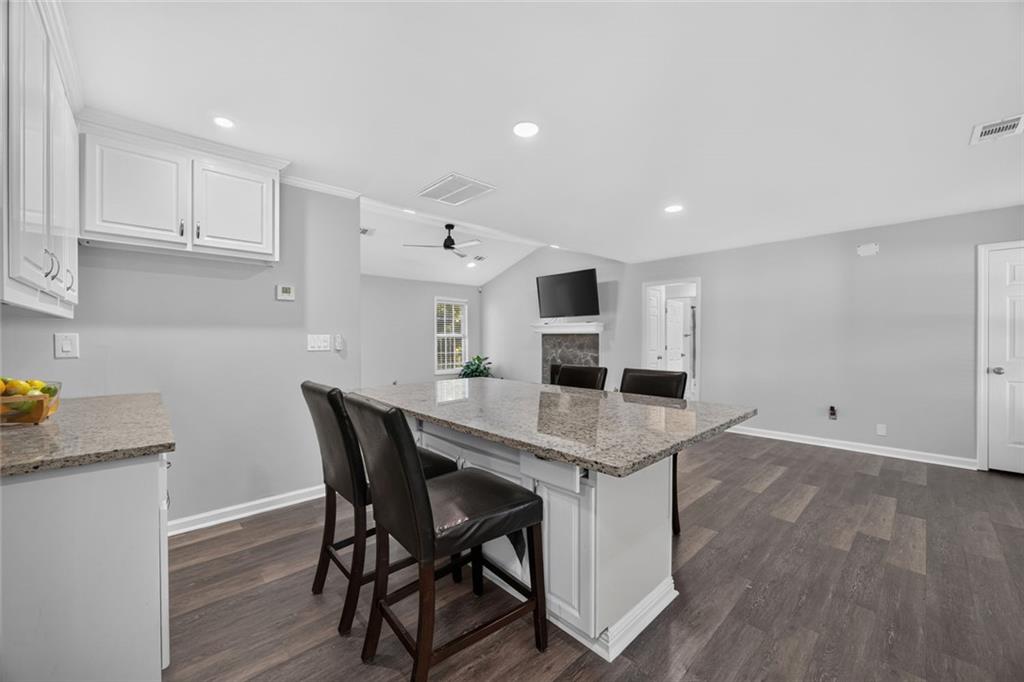 2078 Highway 81 W
