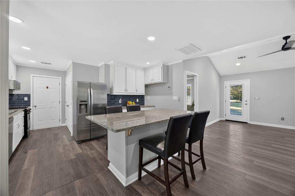 2078 Highway 81 W