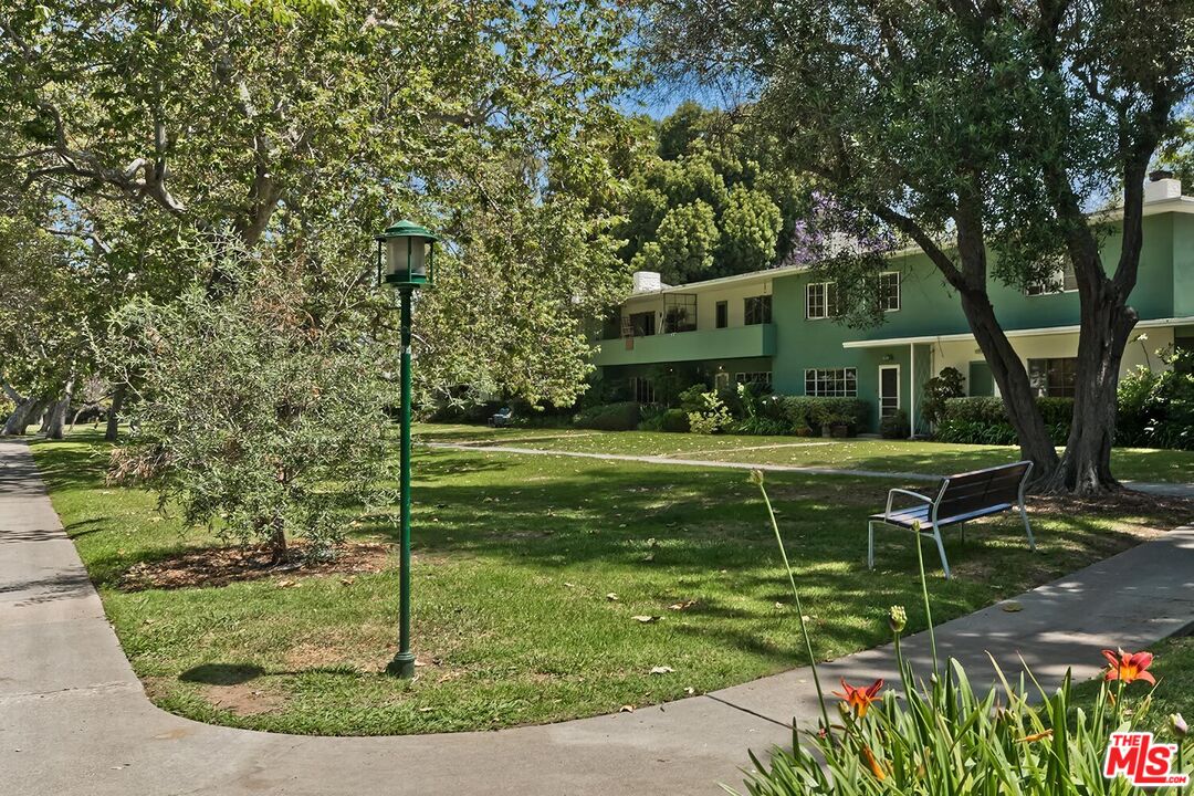 5418 Village Grn