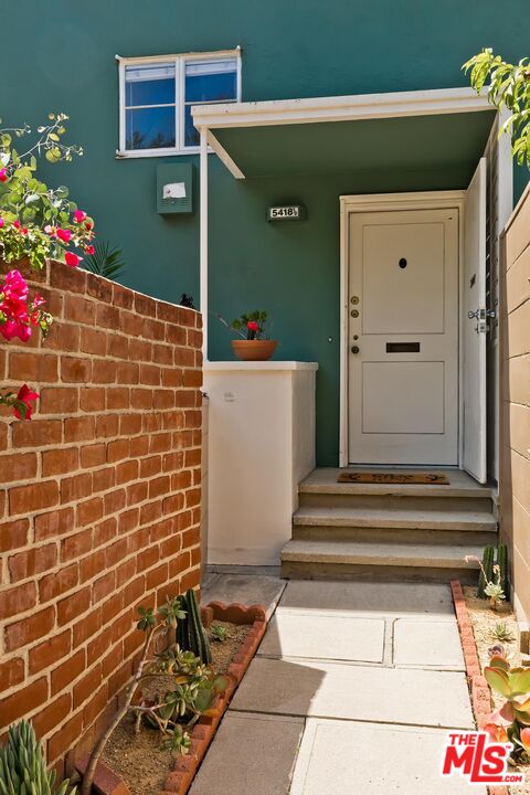 5418 Village Grn