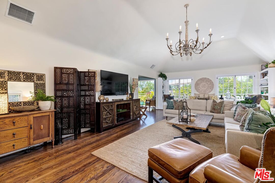 5966 Graciosa Dr