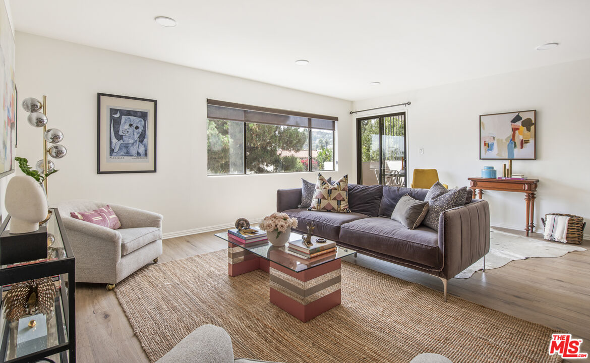 1930 N Vermont Ave Unit: 201