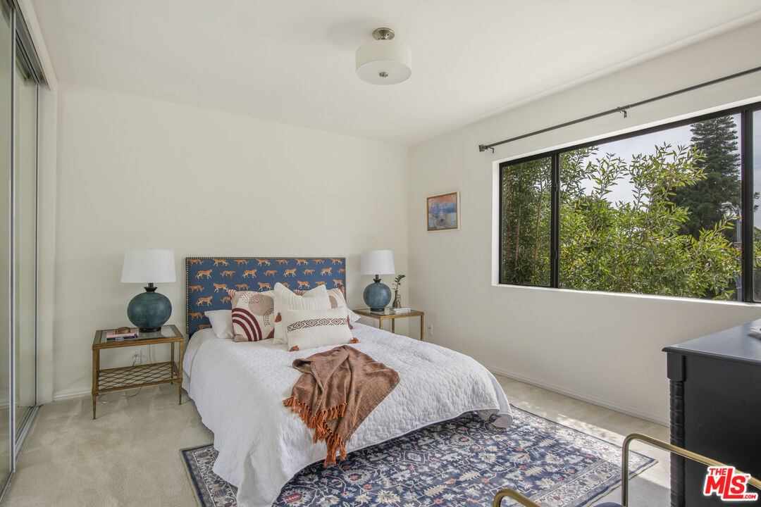 1930 N Vermont Ave Unit: 201