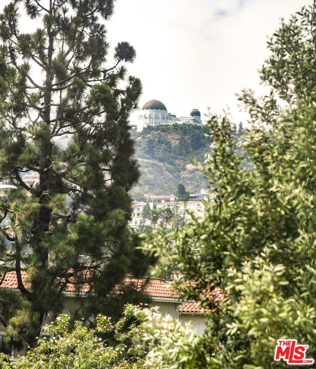 1930 N Vermont Ave Unit: 201