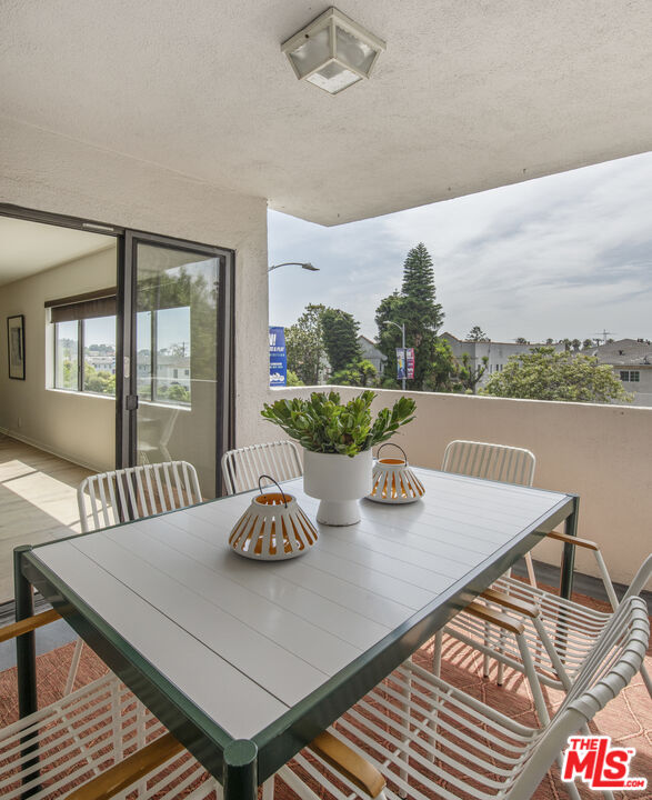 1930 N Vermont Ave Unit: 201