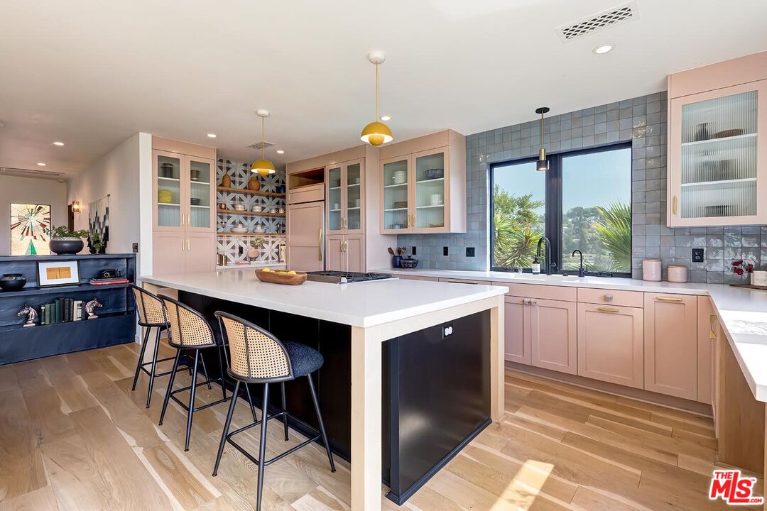 3826 Sunset Dr