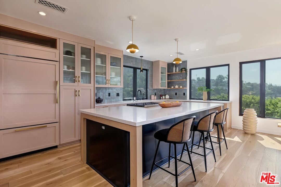3826 Sunset Dr