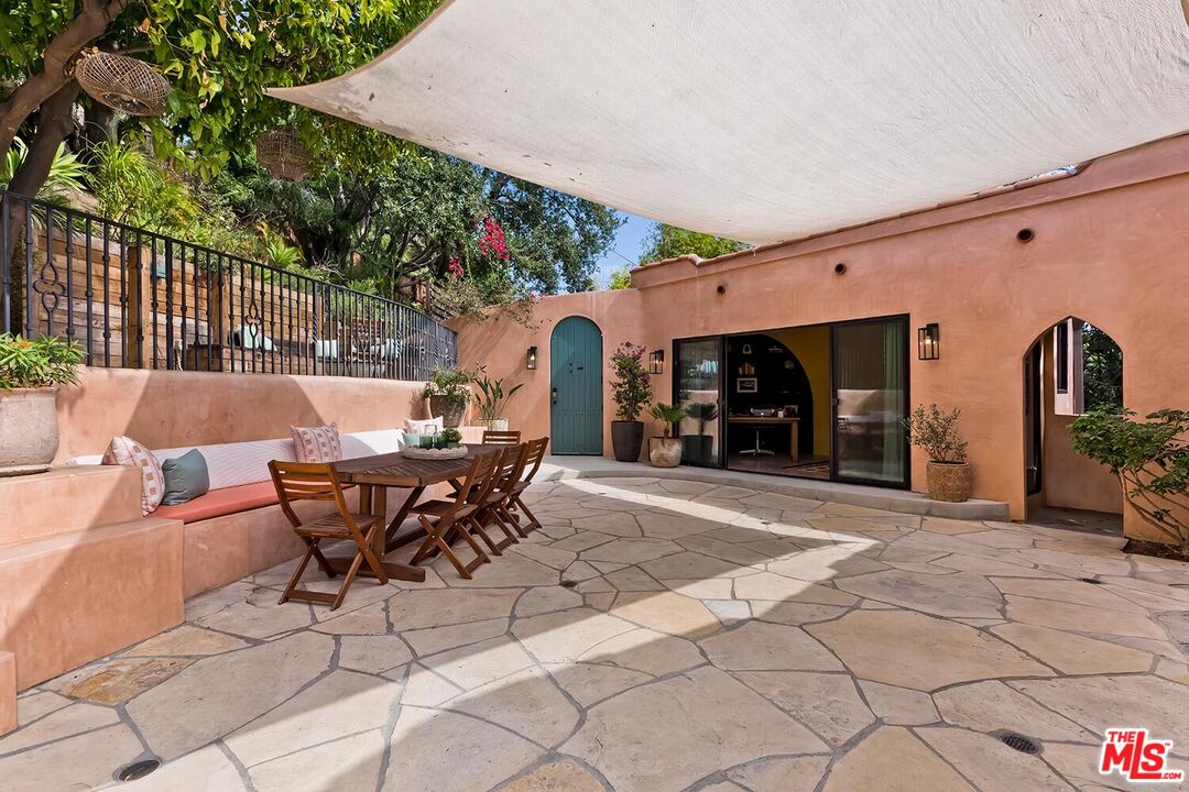 3826 Sunset Dr