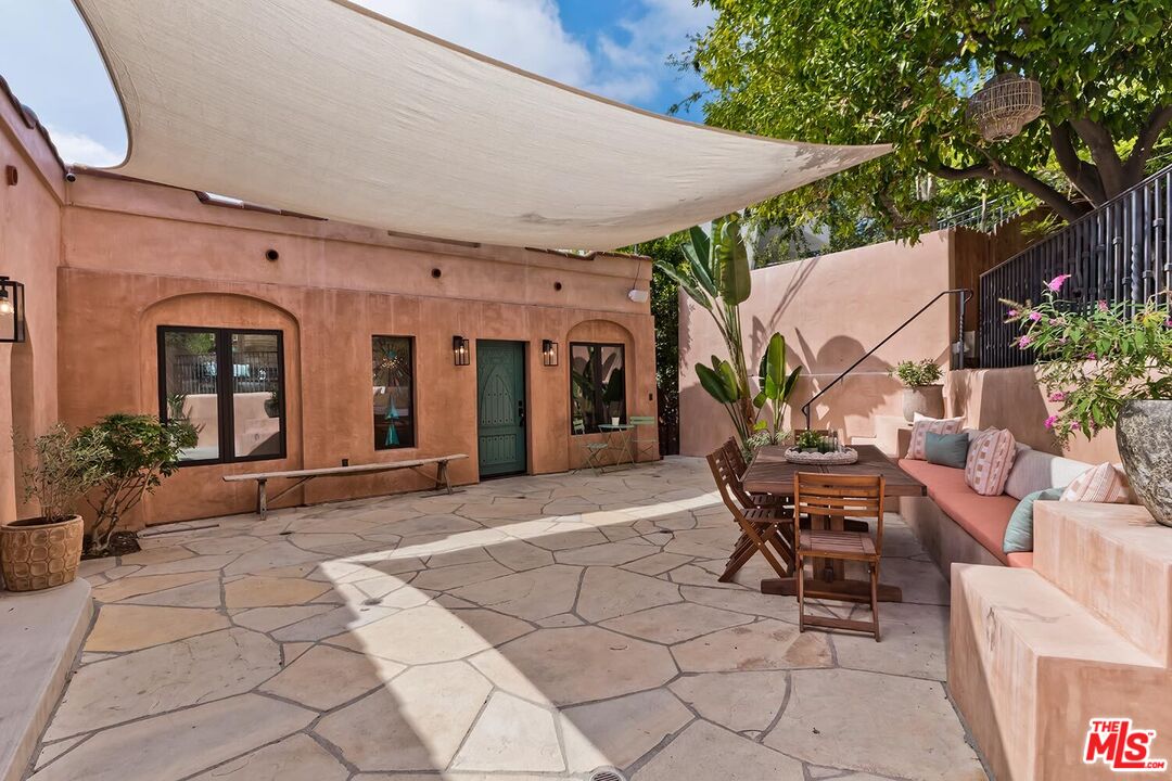 3826 Sunset Dr